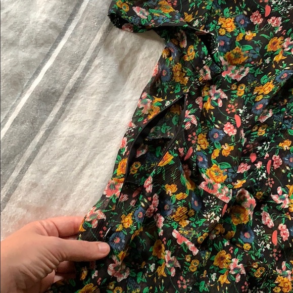 Floral top with size zipper and fit through waist - Picture 4 of 7